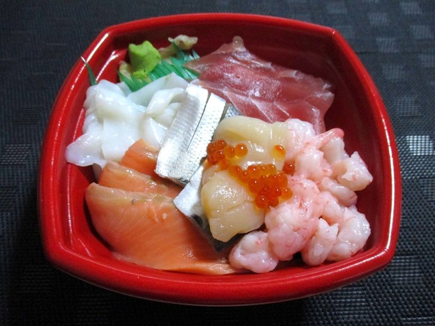 丼丸　海鮮丼　ネタ大盛り