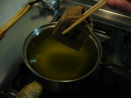 Pots made of pulp.During production.