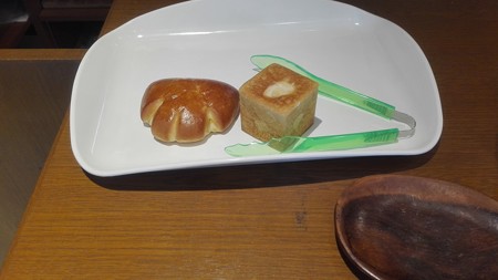 クリームパンとホワイトチョコのキュービックパン@ニコのパン