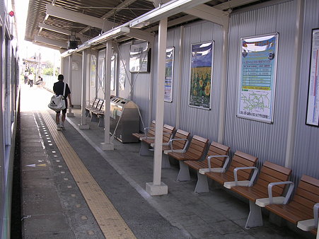春日居町駅ホーム