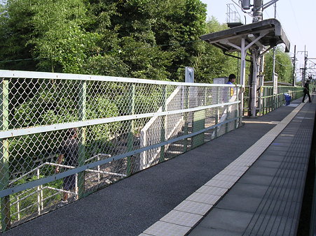 新府駅ホーム