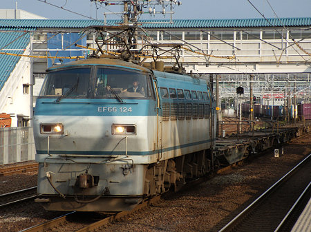 EF66-124牽引貨物