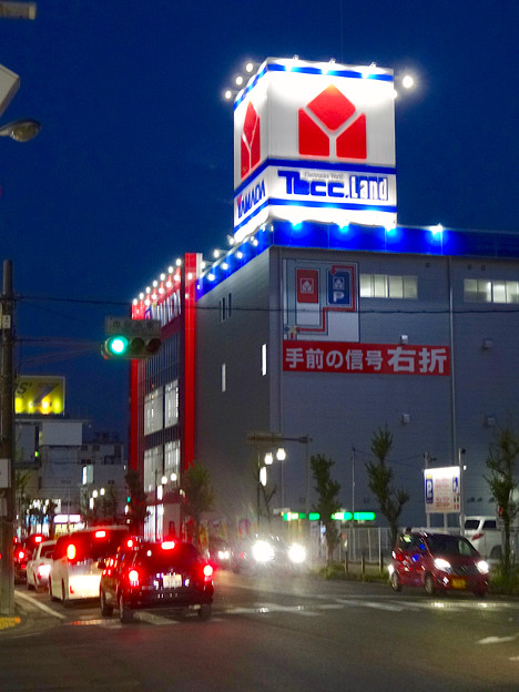 リニューアルオープン初日(17年4月28日)のヤマダ電機テックランドNEW春日井店(夜) - 1