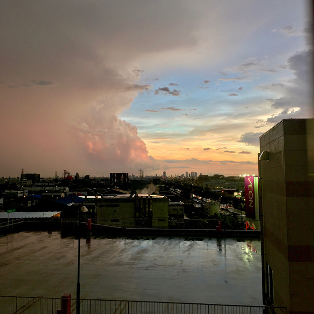 イオン小牧店屋上駐車場から見た夕焼け - 6:雷雨をもたらした発達した雲