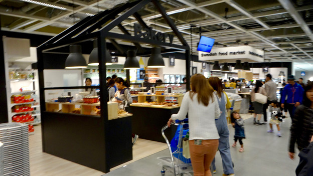 オープン1ヶ月後でも大勢の人で賑わう「IKEA長久手」 - 23:スウェーデンの料理や食材コーナー