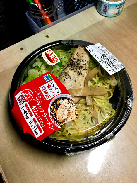 ファミマの 富山ブラックラーメン 1 写真共有サイト フォト蔵