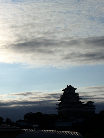 夏空に姫路城