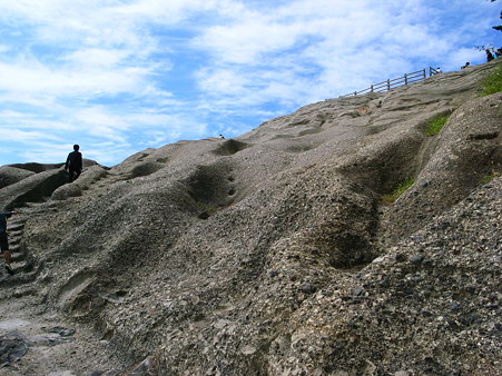 堂ヶ島天窓洞公園の海岸線の道