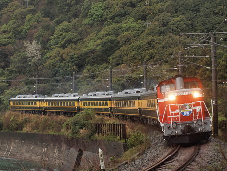DD51 サロンカーなにわ 紀勢本線紀伊浦上~下里06