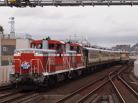 DE10サロンカー土佐路 土讃線高知駅01