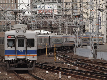 南海7100系特急サザン 南海本線難波駅01
