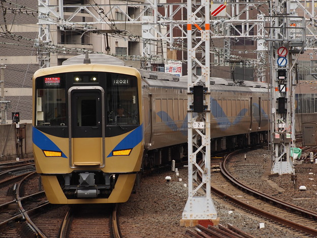 泉北12000系泉北ライナー　　南海高野線難波駅03