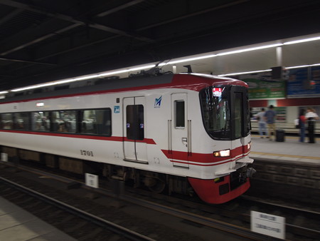 名鉄1700系特急 名鉄名古屋本線金山駅