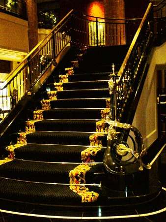 ウェスティンホテル　ロビー階の階段