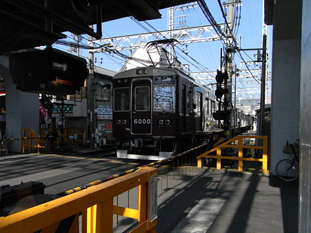 阪急電車(石橋駅)