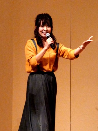司会のお姉さん。