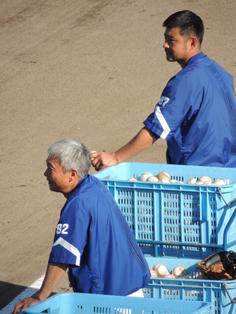 勝崎さんと朝倉コーチ。