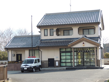関の交番。