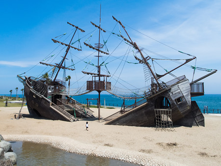 広野海岸公園の海賊船