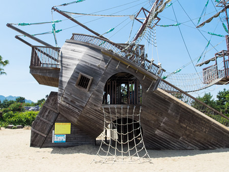 広野海岸公園の海賊船