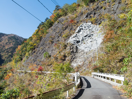 関の沢へ続く道