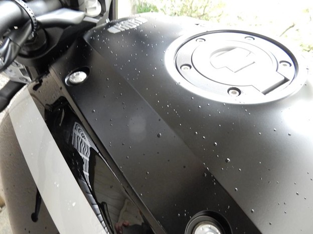 納車日は雨よね 写真: 納車日は雨よね
