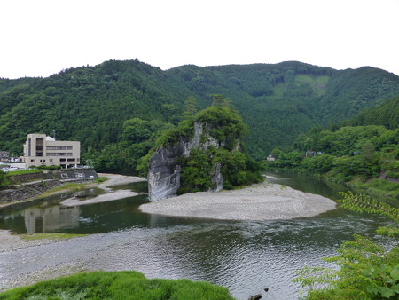 美川の軍艦岩