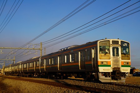 夕日を浴びて走る211系@新前橋~井野