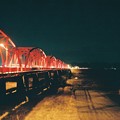 四万十川に架かる赤い橋