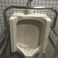 呉市三条3丁目の公園のトイレの小便器