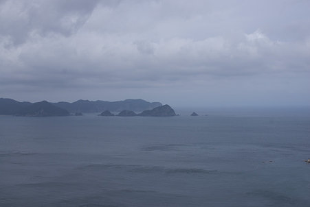 空の展望所より鶴見崎半島を望む２