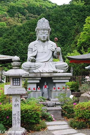 壷阪寺めがね供養観音