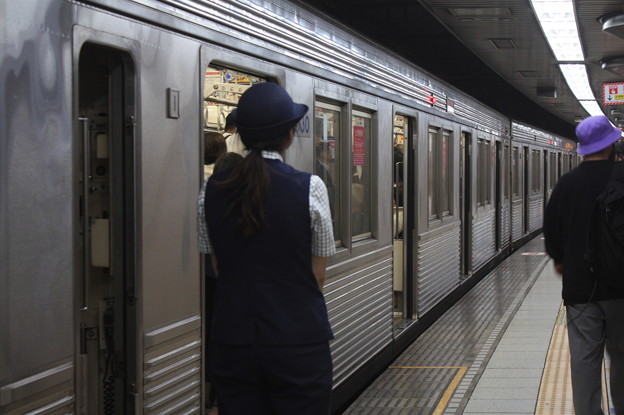 東京メトロ半蔵門線の女性車掌 照片共享页面 撮影蔵