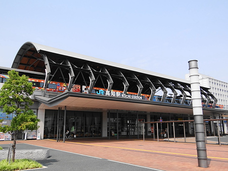 ＪＲ高知駅とアンパン車