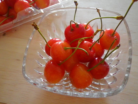 桜桃忌なのでさくらんぼ