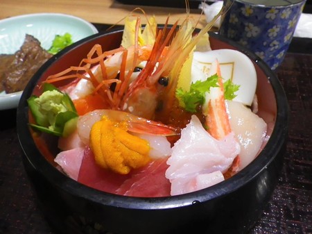 松島で海鮮丼 with 牛タン