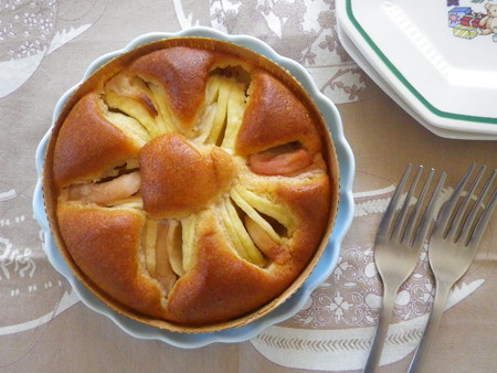 アップルケーキをどうぞ
