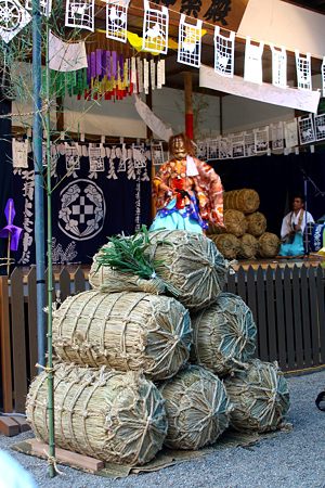 天王と米俵