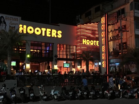 HOOTERSはこんでおりますなぁ〜