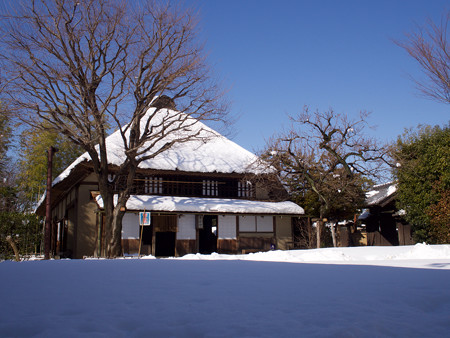 旧城田家と広場