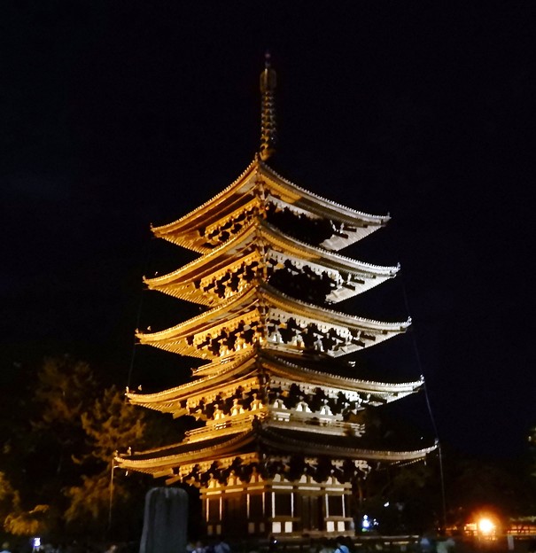 奈良燈花会 (5)・興福寺五重塔