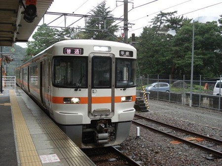 甲府行き普通列車(下部温泉駅)