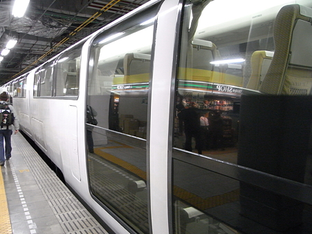 371系(小田急新宿駅)3