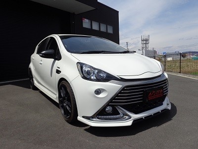 トヨタAQUA　G's　カーボンシート施工