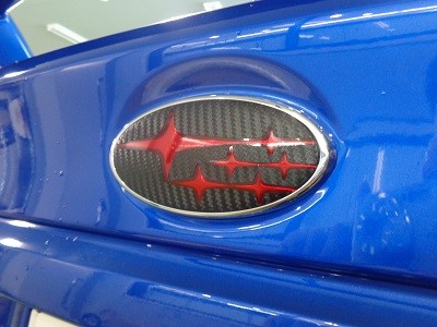 ＷＲＸ　ＳＴＩ　ＶＡＢ　エンブレムカーボンシート加工　クリアレッド＆ブラックカーボンシート