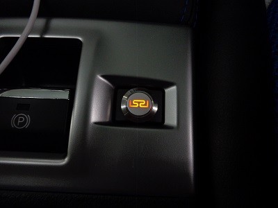 レヴォーグ　レイヤードサウンド取付　スイッチ
