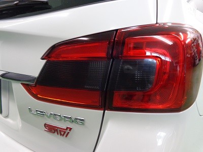 レヴォーグ　テールレンズ　スモークフィルム貼り込み