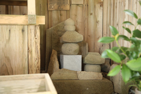 左馬武神社（新野左馬助親矩の墓） (2)
