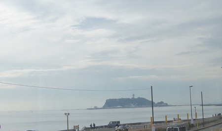 江ノ電から見る江の島