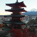 五重の塔と紅葉と富士山